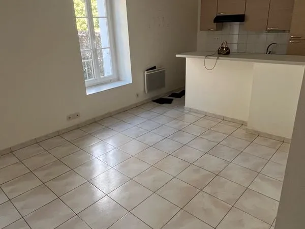 Beau T2 idéalement situé, au calme