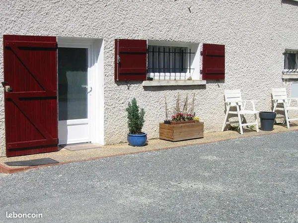 STUDIO 27 m2 près de VICHY à 5 mn de Z.I. Rhue . L.I.D.V