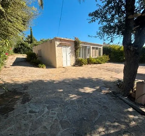 Villa Individuelle sur 900 m² de Terrain dans secteur résidentiel à Bormes