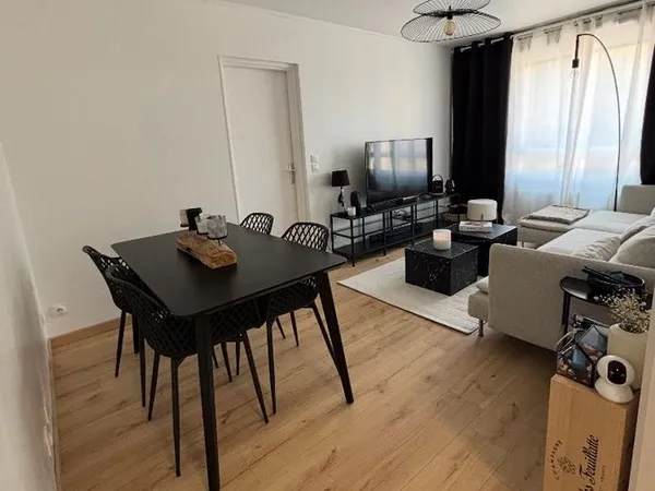 Appartement Type 2, équipés, Garage et Cave