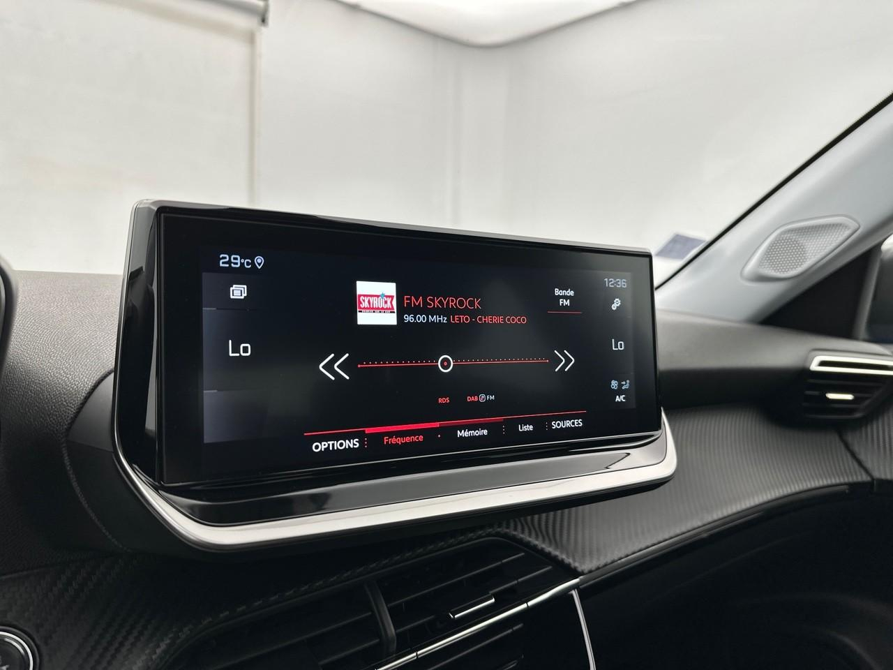 Peugeot 2008 puretech 130 s&s eat8 allure pack — photo 22