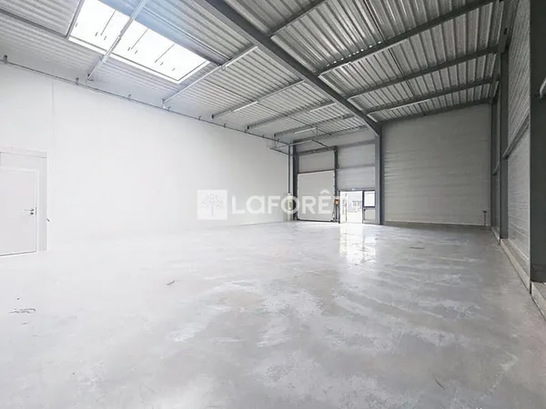 Local d'activité 159 m²