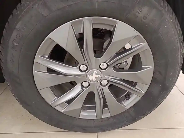 Peugeot 2008 puretech 130 s&amp;s bvm6 — photo 13
