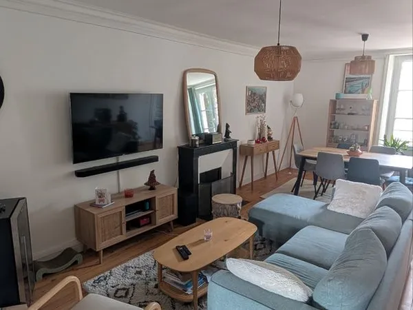 Appartement rénové a neuf Talensac