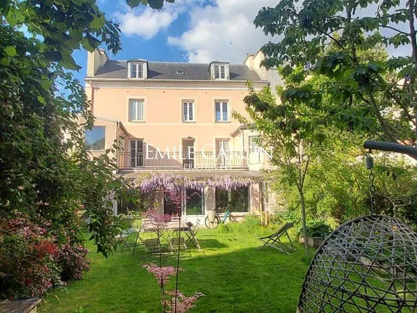 Maison 9 pièces 280 m²