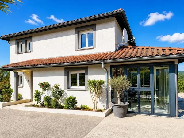 Maison 7 pièces 236 m²