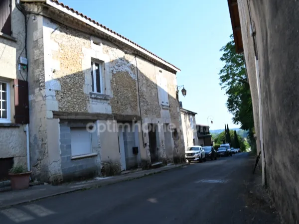 Maison en pierre avec deux logements, terrasse panoramique et potentiel exceptionnel à DOUZILLAC (24