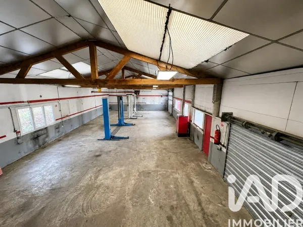 Local commercial 586 m²