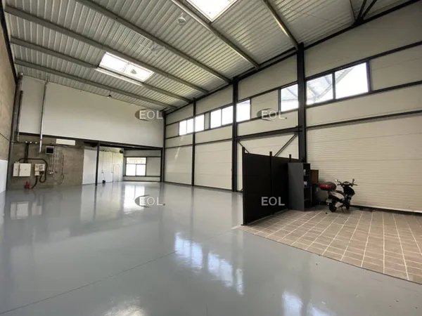 Local d'activité 412 m²