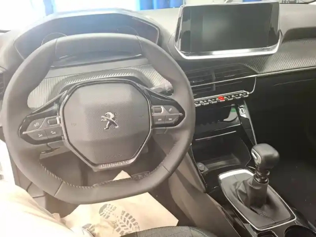 Peugeot 208 puretech 100 s&amp;s bvm6 — photo 9