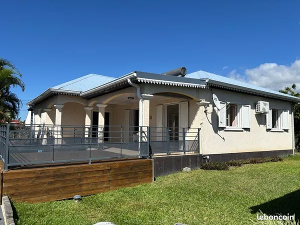 Maison F4, 97 m2 sur terrain 479 m2, Sainte-Suzanne