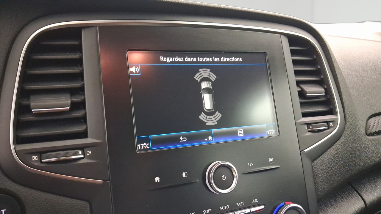 Renault Mégane IV Berline Blue dCi 115 — photo 17
