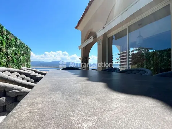 Appartement 5 pièces 220 m²