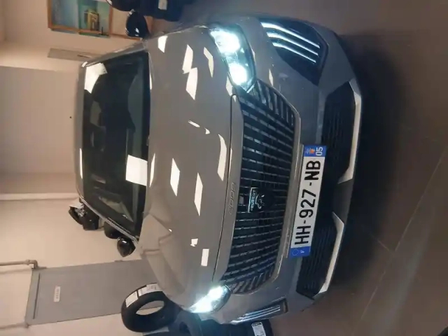 Peugeot 2008 hybrid 145 e-dcs6 — photo 10