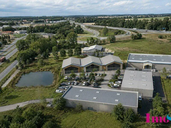 Local commercial 440 m²