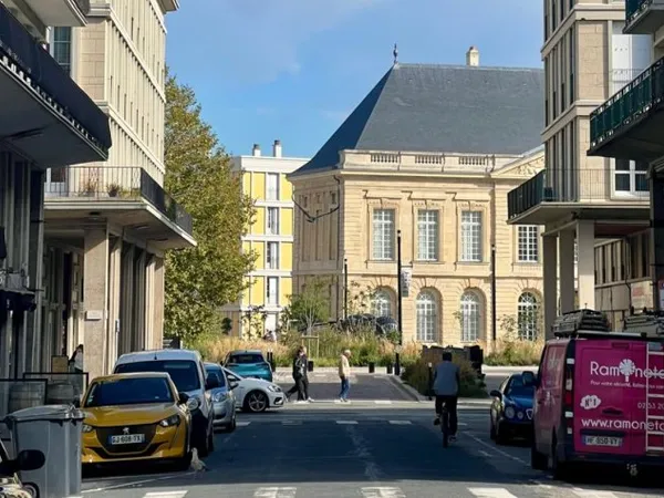 Co Working : loue espace 18m2 - 2 bureaux au sein d'un local (petit coworking)