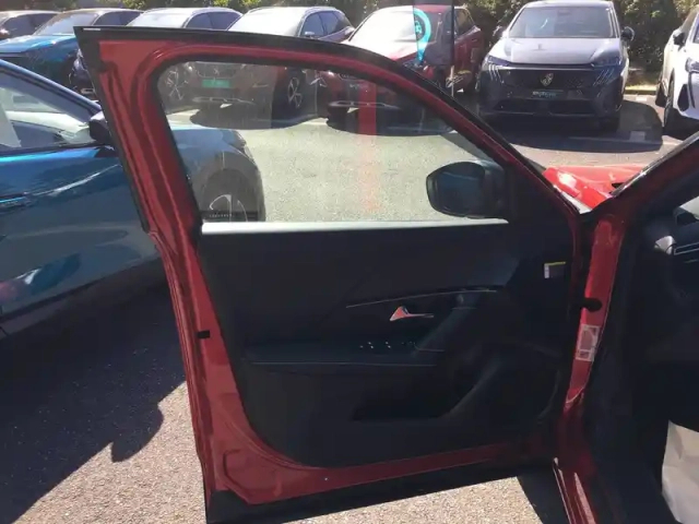 Peugeot 2008 puretech 130 s&amp;s eat8 — photo 15