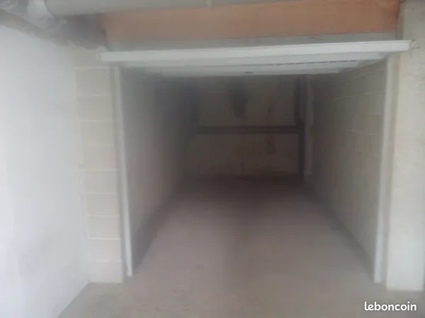 Garage sécurisé à louer