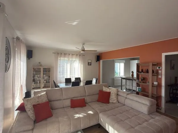 Maison rénovée 111 m² - Vie sur un seul niveau - Quartier calme - Économe en énergie