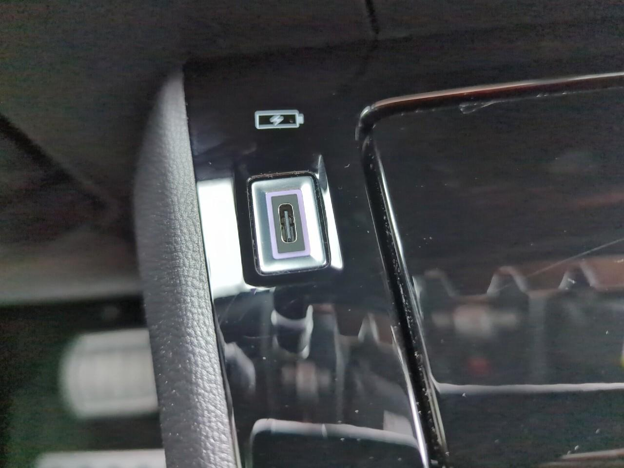 Peugeot 2008 hybrid 145 e-dcs6 allure — photo 25
