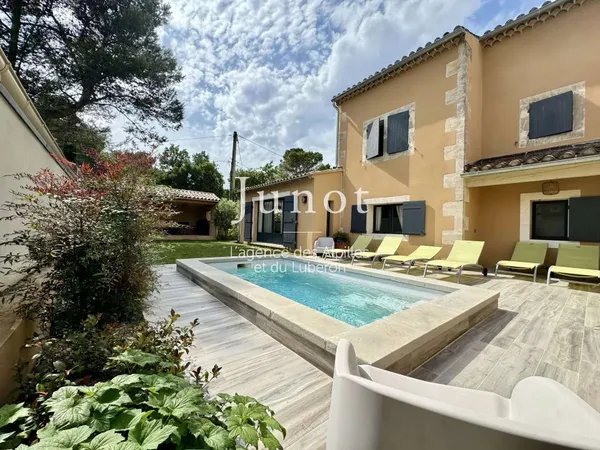 Villa 6 pièces 180 m²