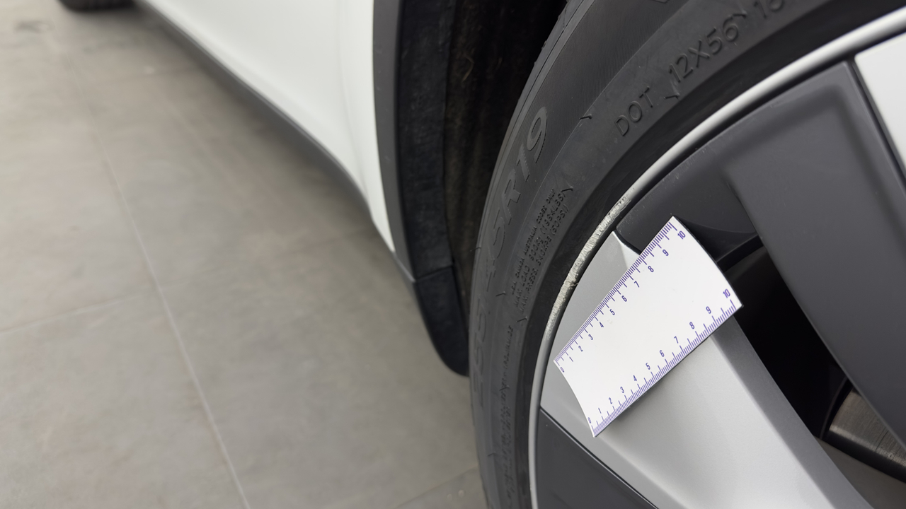 Tesla MODEL Y Long Range RWD — photo 45