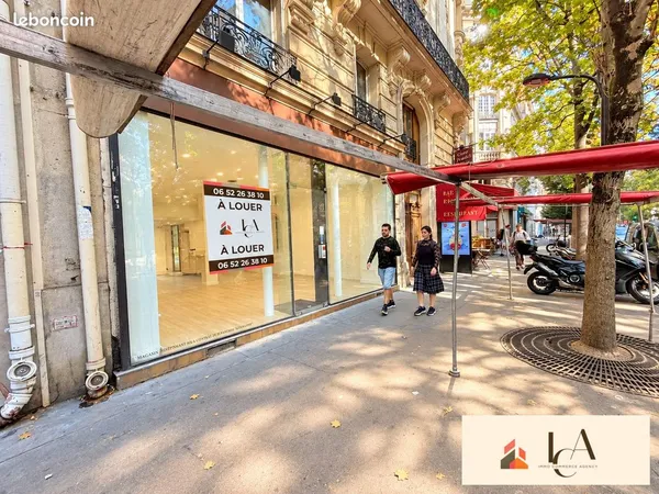 Local 59 m² Paris