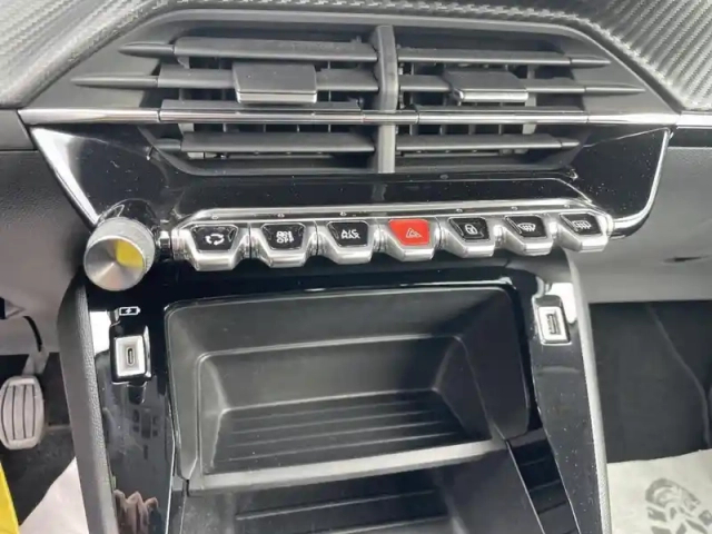 Peugeot 2008 puretech 100 s&amp;s bvm6 active — photo 13