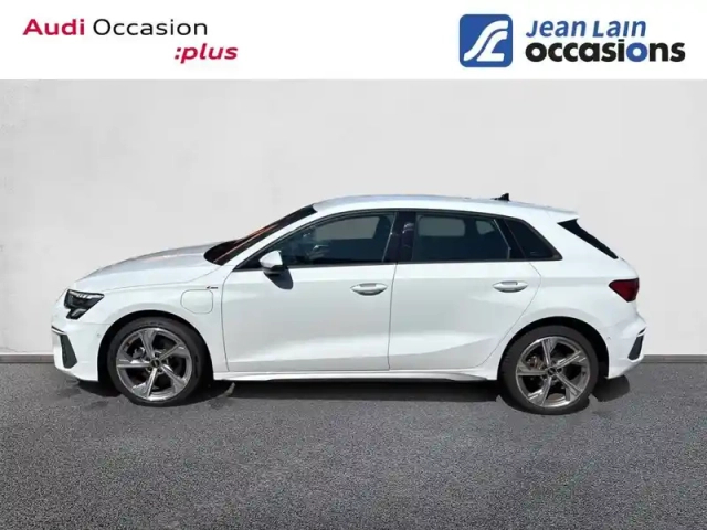 Audi A3 sportback 40 tfsie 204 s tronic 6 — photo 8