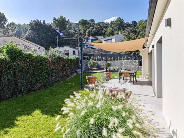 À vendre, maison de plain pied avec jardin et piscine à Pujaut