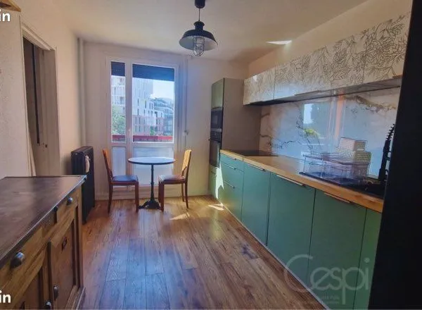 Corny sur Moselle Appartement meublé T3 89m2 avec une place de parking