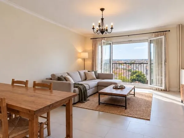 Appartement 3 pièces traversant et lumineux au 7eme étage avec ascenseur