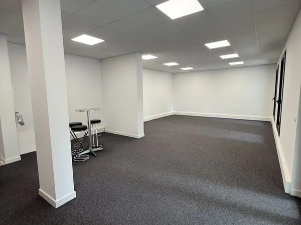 Local 63 m² Meylan