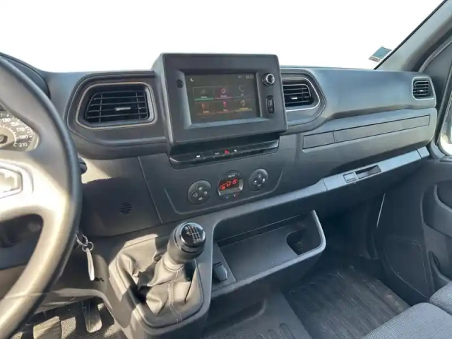 Renault Master fg f3300 l2h2 2.3 blue dci 135ch grand confort euro6 — photo 13