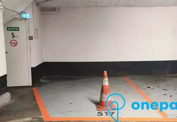 Parking/box 12 m² PARIS 09