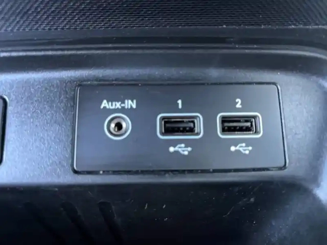 Renault Twingo iii e-tech — photo 34