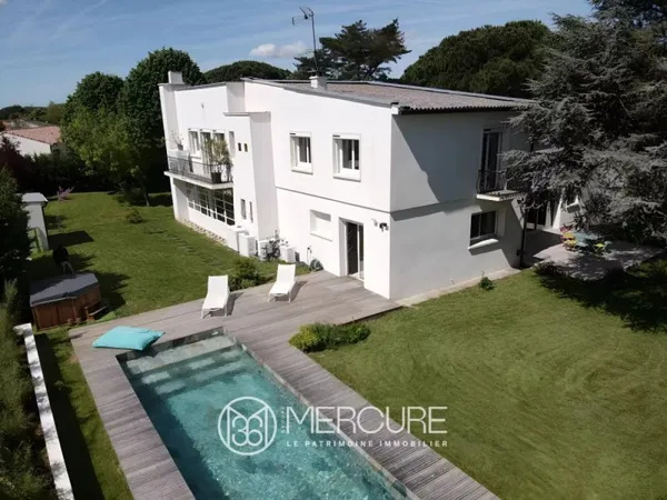 MAGNIFIQUE MAISON CONTEMPORAINE - PISCINE