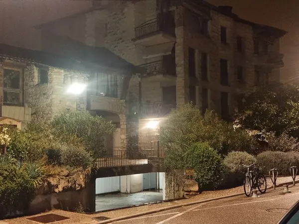 Loue place de parking intra-muros en sous sol