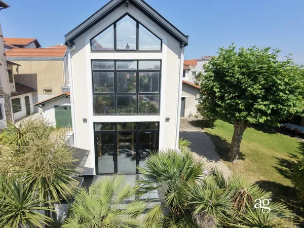 SINGULIERE CONTEMPORAINE AVEC TERRASSE