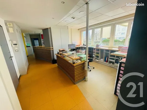 Local commercial 205 m²