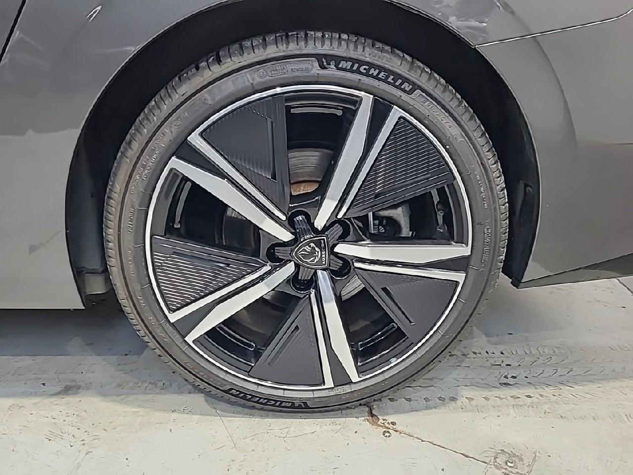 Peugeot 308 sw phev 180 e-eat8 gt — photo 16