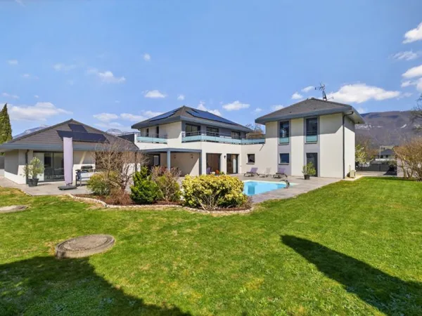 Saint Baldoph - Villa contemporaine haut de gamme 245m² - Terrai