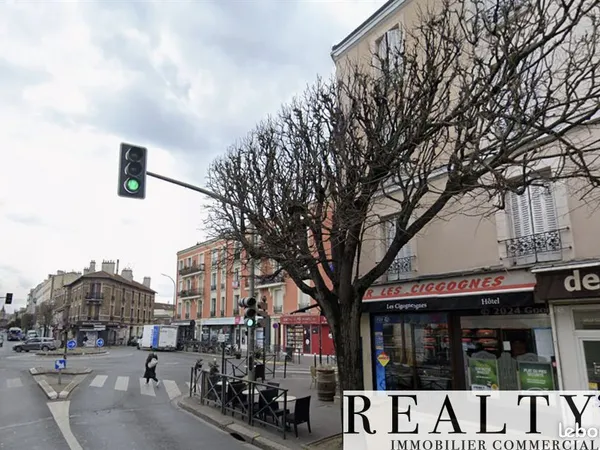 Local commercial 143 m²