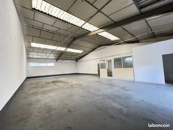 Local 175 m² Saint-Étienne