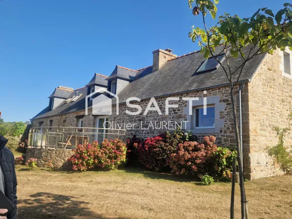 Jolie maison en pierres rénovée à 650m d'une plage de sable fin...