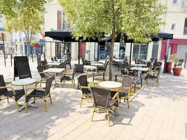 BÉZIERS PLACE JEAN JAURÈS - 2 FONDS DE COMMERCES