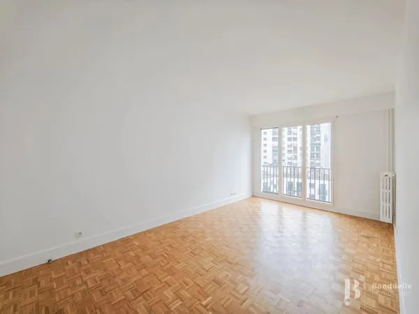 PARIS XV - A LOUER VIDE - BEAU 2 PIECES DE 48 M2 AU 11E ETAGE - BIR HAKEIM - CAVE + PARKING