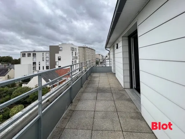 A VENDRE chez BLOT - APPARTEMENT TYPE 2 - RUE DE FOUGERES - PARKING