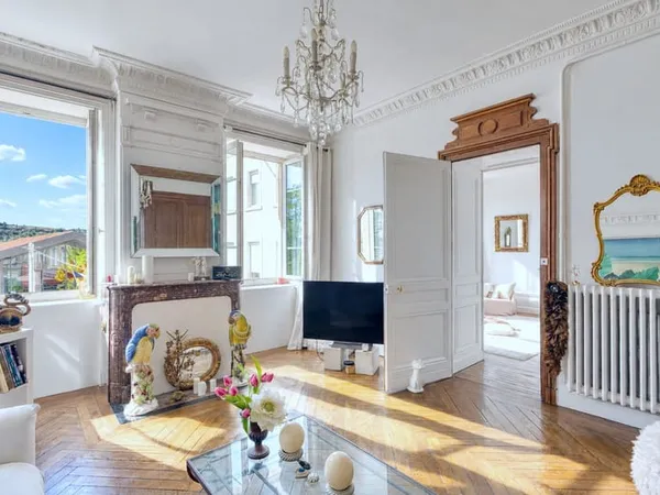 Vienne 146 m2, cachet de l'ancien et volumes généreux en c
