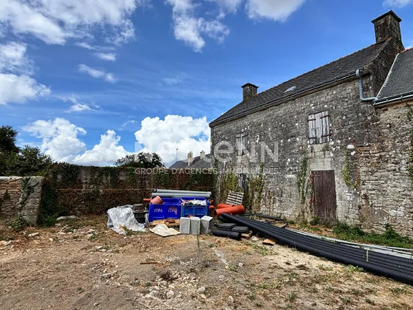 Maison en pierres à rénover à vendre à Sulniac centre / Bretagne Sud / Morbihan